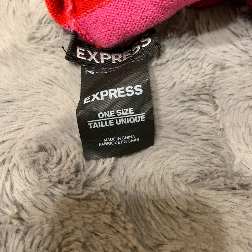 Express Beanie - Picture 5 of 6